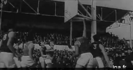 Cliquez sur la photo pour le reportage vidéo (INA)